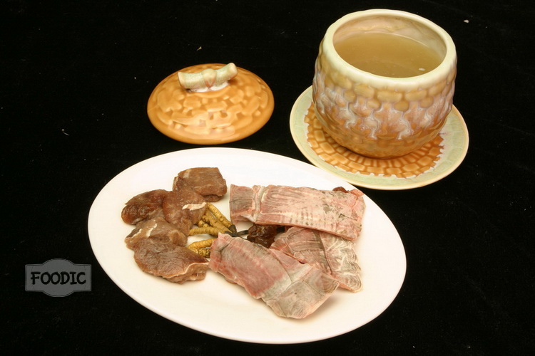 동충하초 사슴거북탕, 동충차오 뚠 루구이 탕 冬虫草炖鹿龟汤