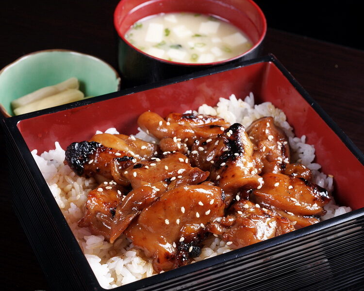 닭고기 덮밥, 자오사오 지로판 照烧鸡肉饭