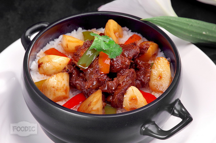 홍소죽순 소고기 솥밥, 홍사오 센쑨 뉴로우 바오자이판 红烧鲜笋牛肉煲仔饭