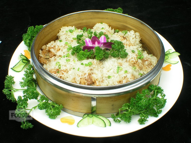 연잎찹쌀갈비찜, 허샹 눠미 쩡 파이구 荷香糯米蒸排骨