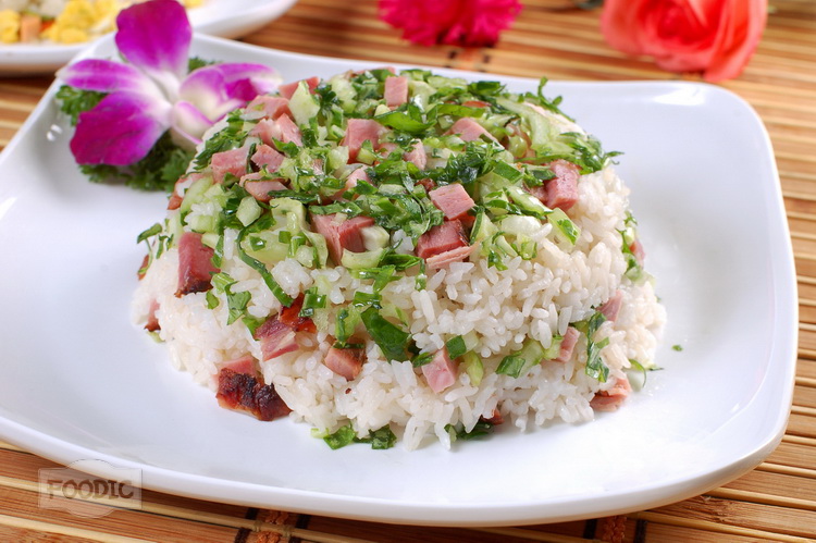 청채납육볶음밥, 칭차이 라로우 판 青菜腊肉饭