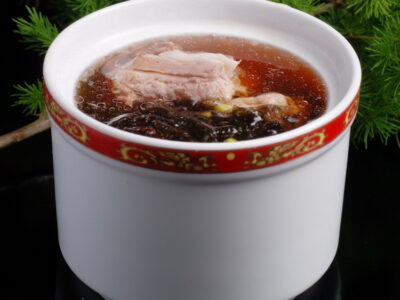 김녹두갈비탕, 즈차이 뤼또우 웨이 파이구 紫菜绿豆煨排骨