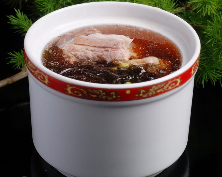 김녹두갈비탕, 즈차이 뤼또우 웨이 파이구 紫菜绿豆煨排骨