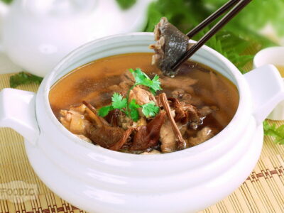 버섯닭고기탕, 차수구 뚠투지 茶树菇炖土鸡