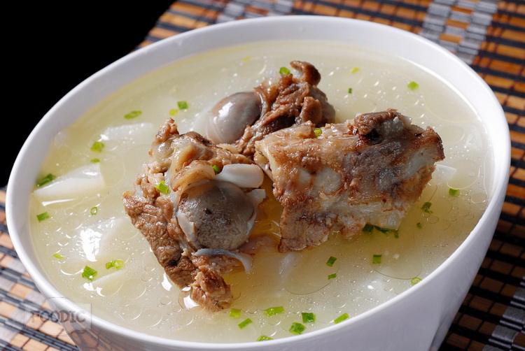 다리뼈무우탕, 뤄보 빵구탕 萝卜棒骨汤