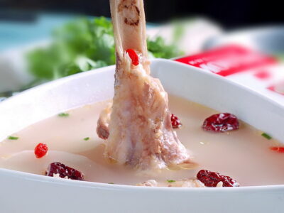 뤄보 뚠 빵즈구 萝卜炖棒子骨