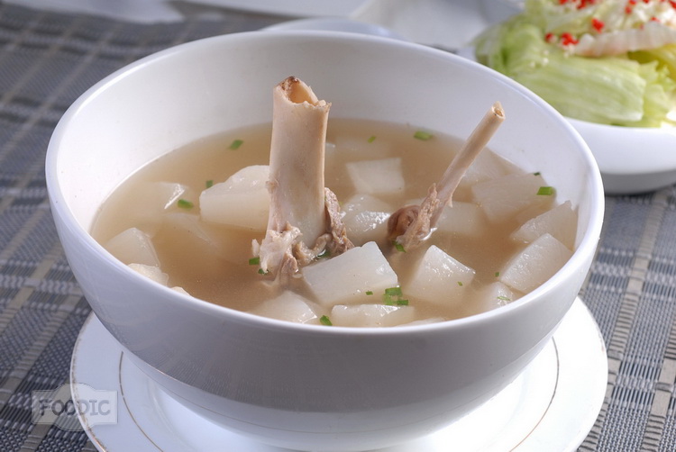 돼지통뼈무국, 뤄보 뚠 통구탕 萝卜炖筒骨汤