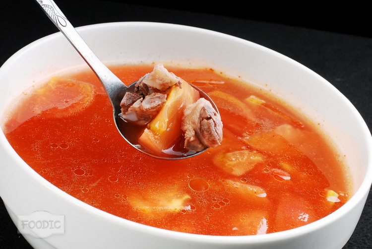 토마토 갈비탕, 판체 파이구탕 蕃茄排骨汤