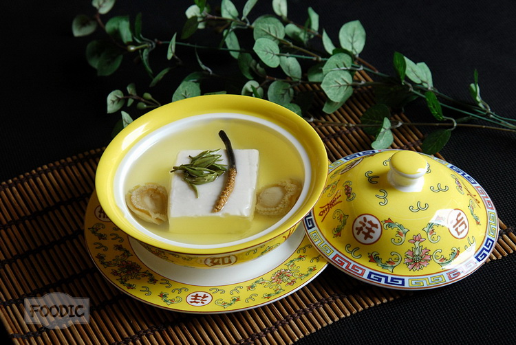 동충하초 녹차두부탕, 충차오 뤼차 뚠또프 虫草绿茶炖豆腐