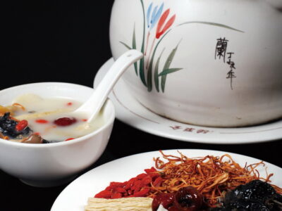 동충하초 오골계탕, 충차오화 뚠우지 虫草花炖乌鸡